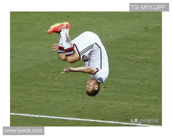 足球明星在赛场上精彩旋转空翻瞬间定格的震撼图片合集