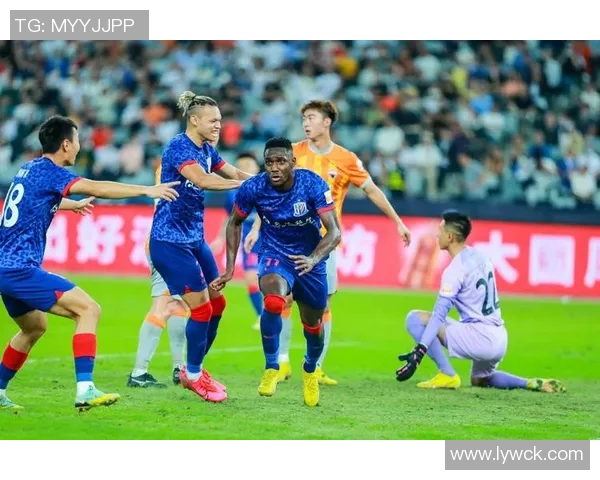 上海足球队逆袭之旅挑战赛特别报道展现团队精神与奋斗历程